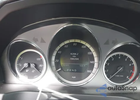 2010 Mercedes-Benz C 350 Sport z USA, uszkodzony, nr VIN WDDGF5GB4AR127662